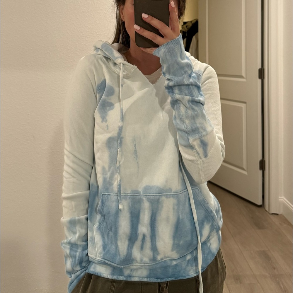 NILI LOTAN TIE DYE V NECK SWEATSHIRT